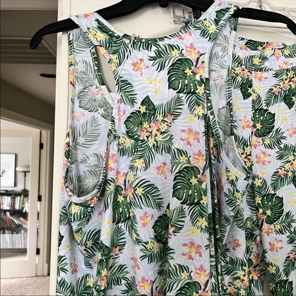 Super Cute Tommy Bahama Tropical PJs large top medium bottoms NWT - Picture 8 of 9